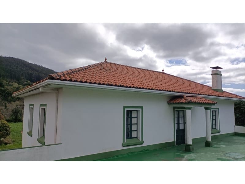 5 bedroom Townhouse for sale in Carino with garage - € 400,000 (Ref: 9788253)