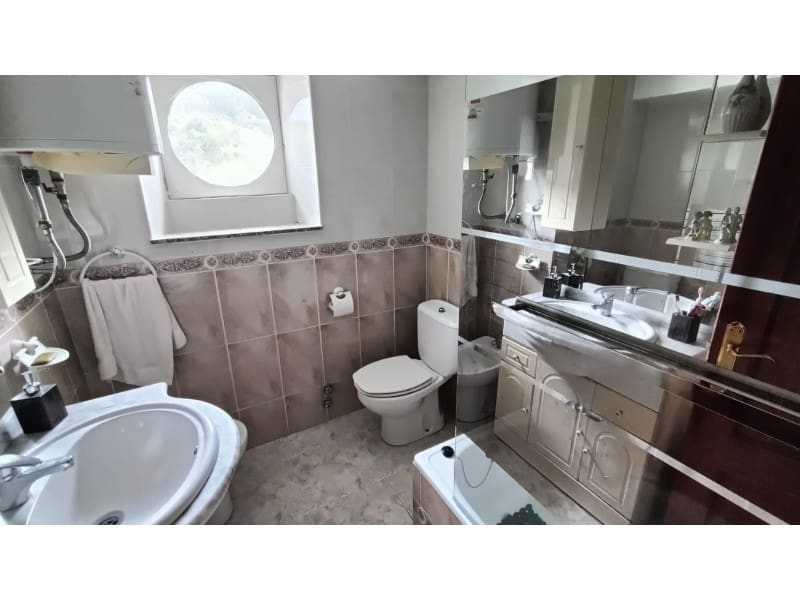 5 bedroom Townhouse for sale in Carino with garage - € 400,000 (Ref: 9788253)