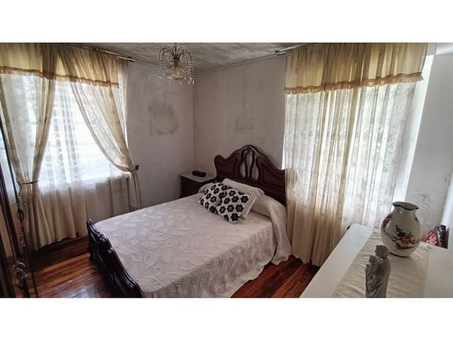 5 soveværelse Byhus til salg i Cariño med garage - € 400.000 (Ref: 9788253)