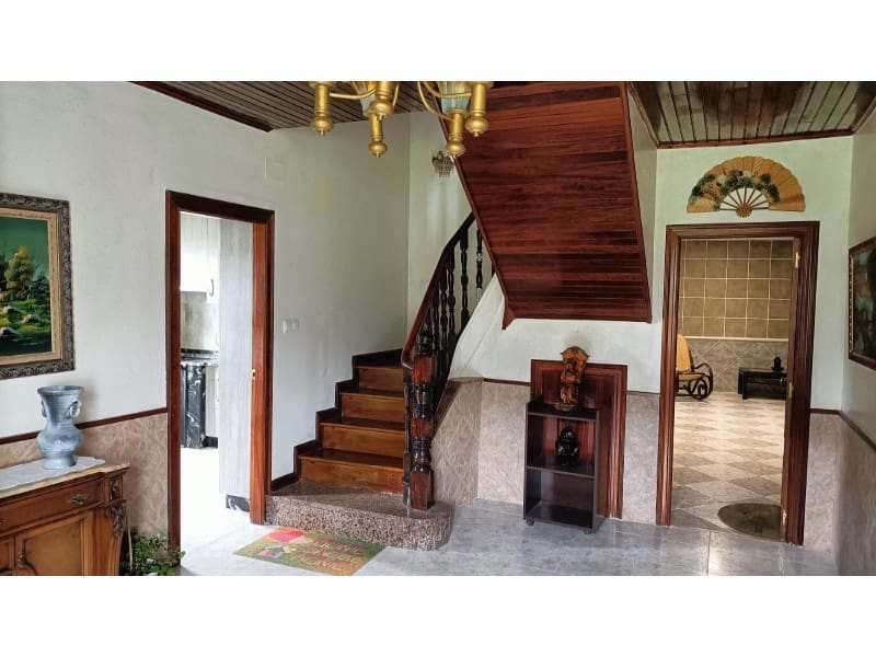 5 bedroom Townhouse for sale in Carino with garage - € 400,000 (Ref: 9788253)