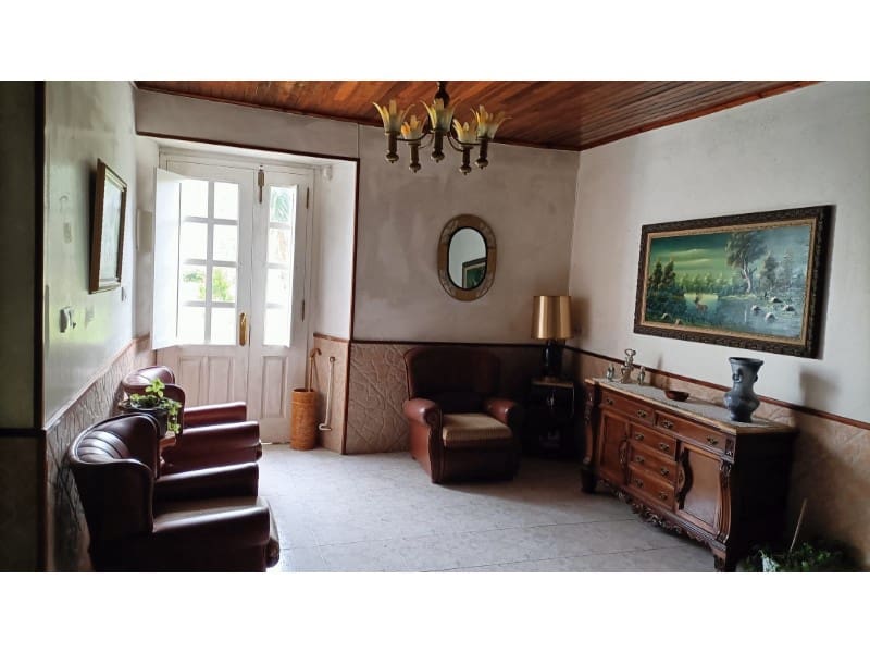 5 bedroom Townhouse for sale in Carino with garage - € 400,000 (Ref: 9788253)