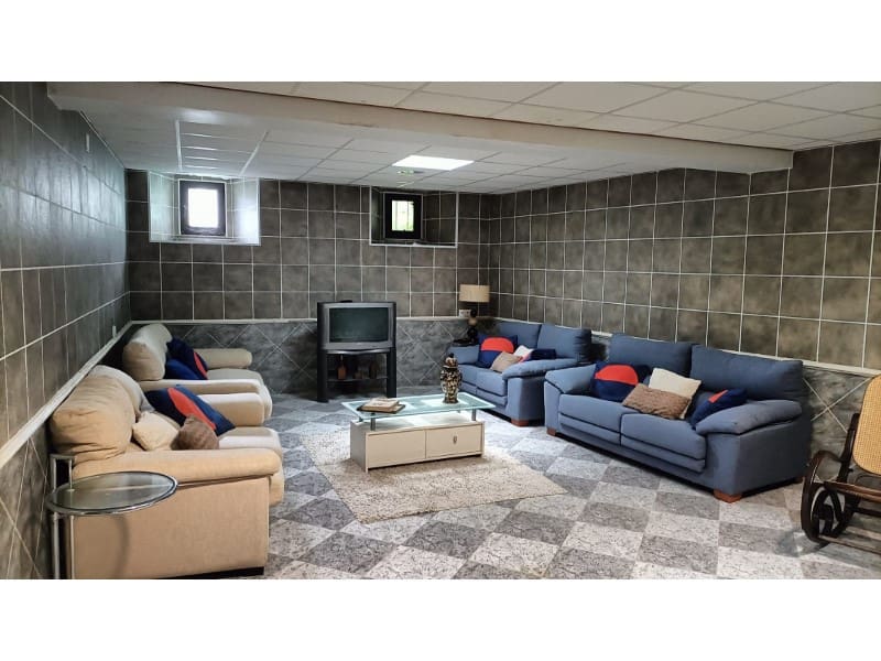 5 bedroom Townhouse for sale in Carino with garage - € 400,000 (Ref: 9788253)