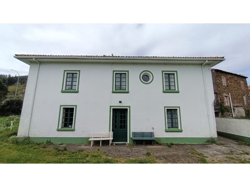 5 bedroom Townhouse for sale in Carino with garage - € 400,000 (Ref: 9788253)