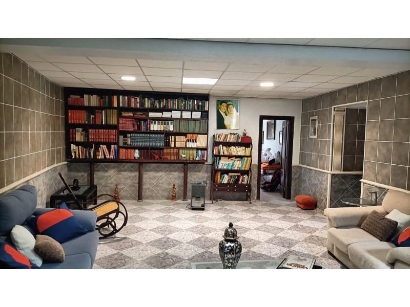 5 bedroom Townhouse for sale in Carino with garage - € 400,000 (Ref: 9788253)