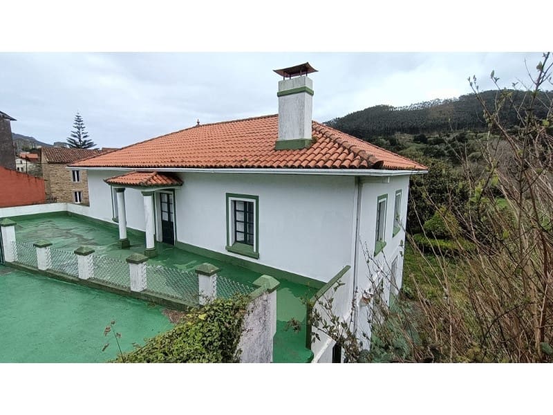 5 bedroom Townhouse for sale in Carino with garage - € 400,000 (Ref: 9788253)