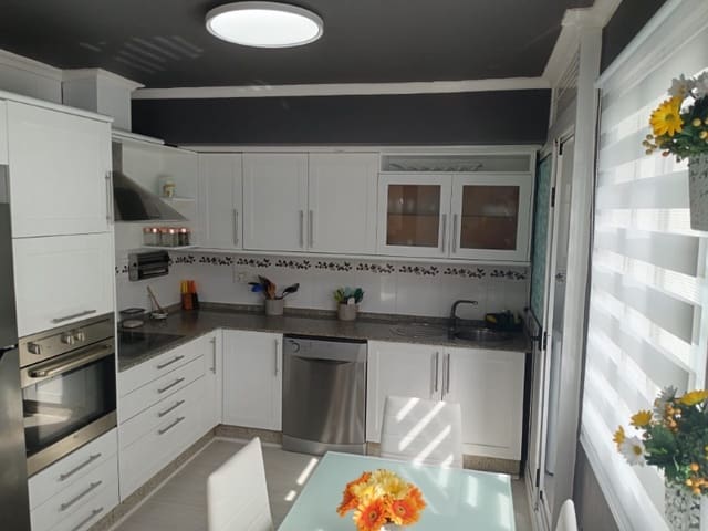 3 bedroom Flat for rent in Ferrol - € 900 (Ref: 9836193)