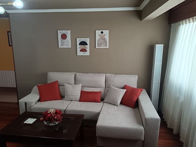 3 bedroom Flat for rent in Ferrol - € 900 (Ref: 9836193)