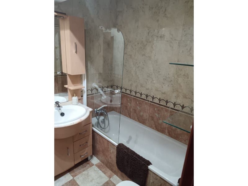 3 bedroom Flat for rent in Ferrol - € 900 (Ref: 9836193)