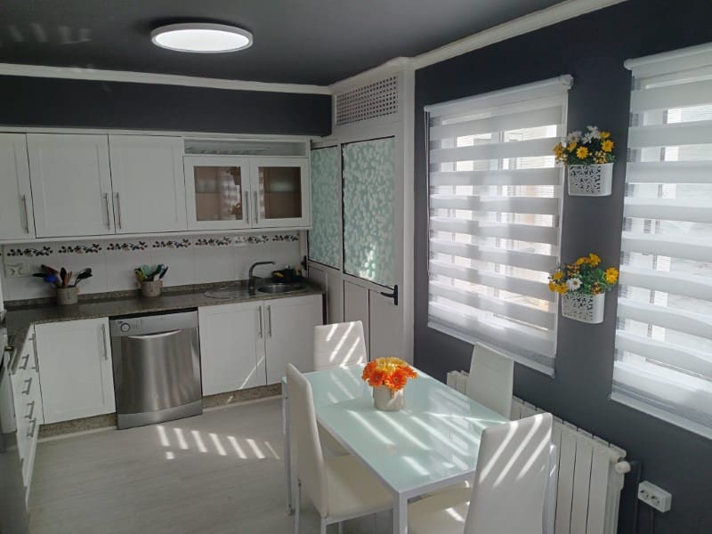 3 bedroom Flat for rent in Ferrol - € 900 (Ref: 9836193)