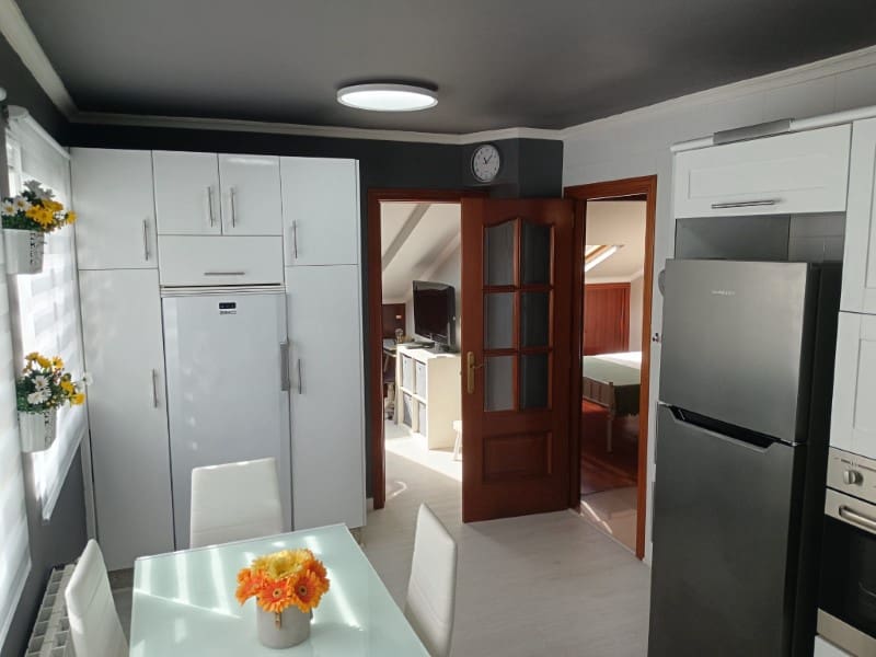 3 bedroom Flat for rent in Ferrol - € 900 (Ref: 9836193)