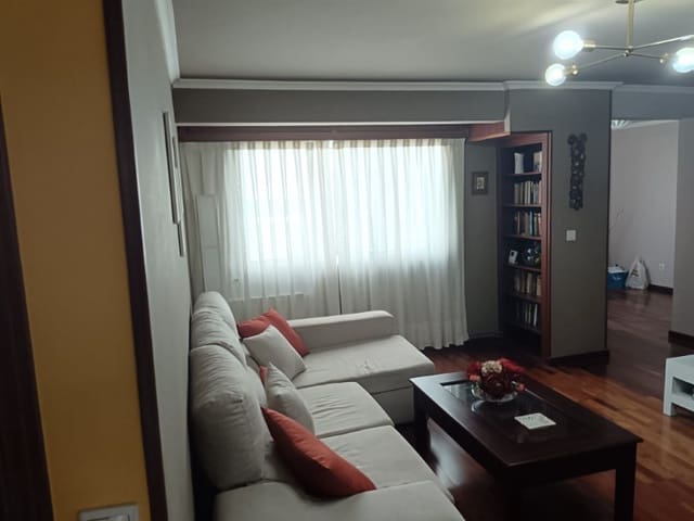 3 bedroom Flat for rent in Ferrol - € 900 (Ref: 9836193)