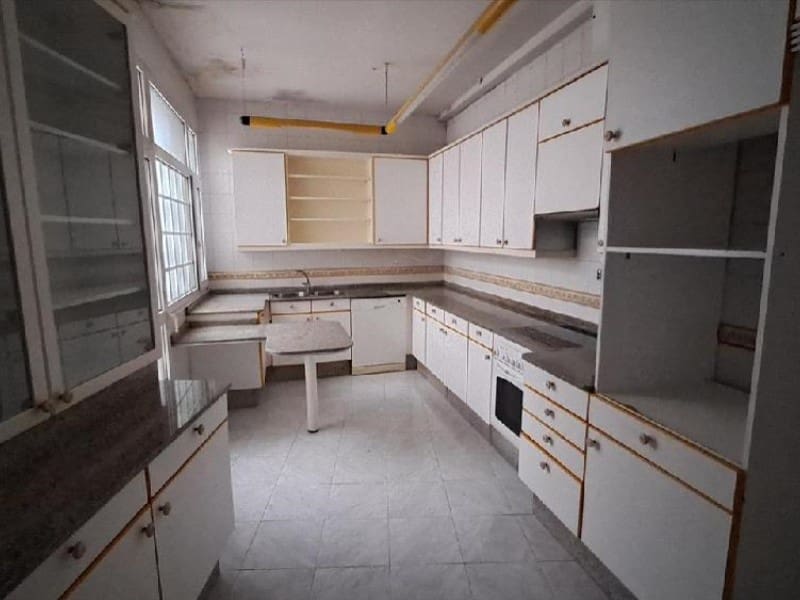 4 bedroom Flat for sale in A Coruna city - € 480,000 (Ref: 9861703)