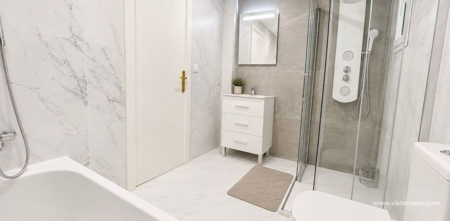 3 soverom Villa til salgs i Villamartin med svømmebasseng garasje - € 524 995 (Ref: 10006127)