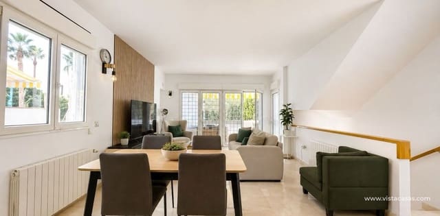 3 soverom Villa til salgs i Villamartin, Orihuela med svømmebasseng garasje - € 524 995 (Ref: 10006127)