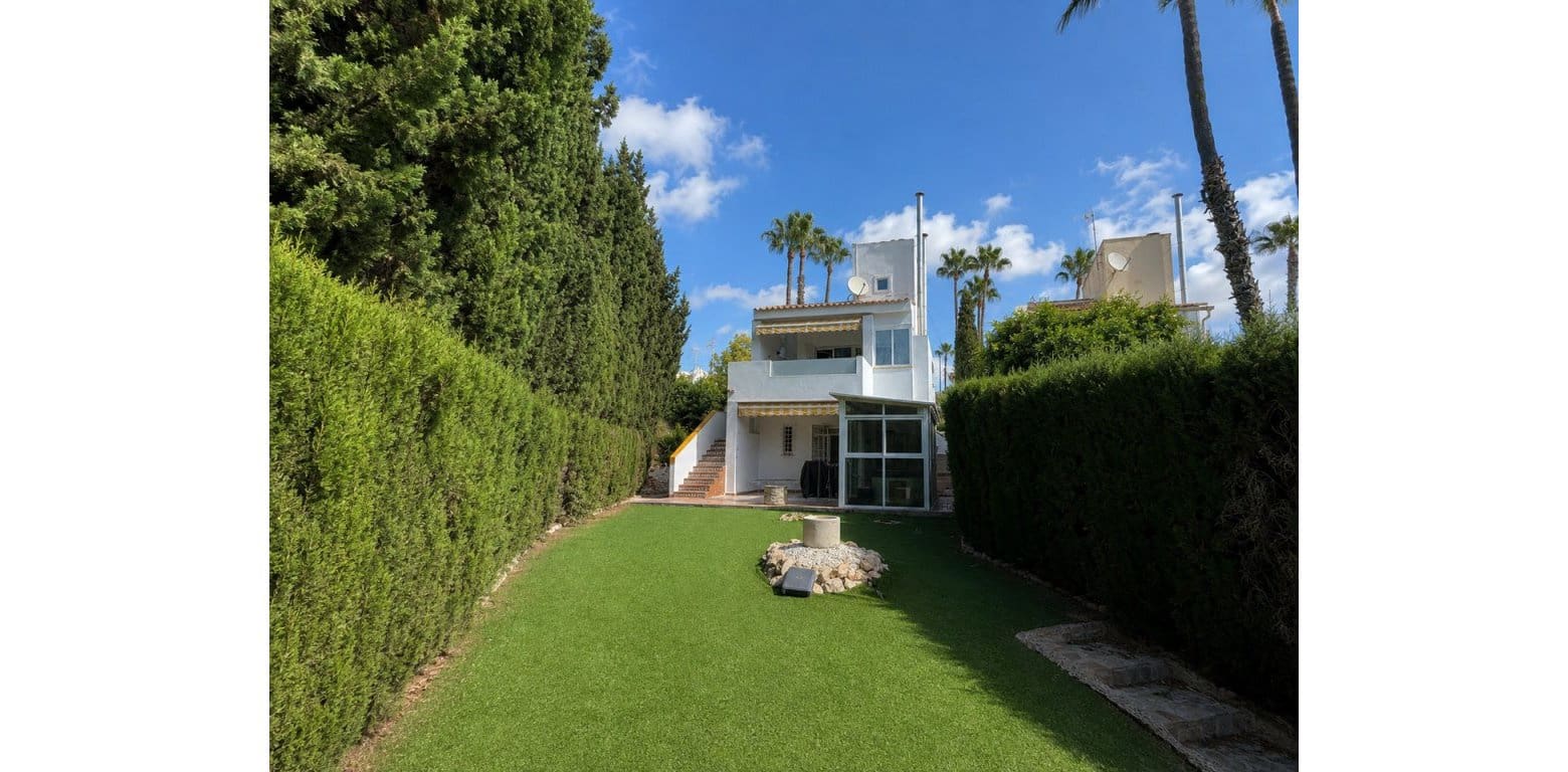 3 soverom Villa til salgs i Villamartin med svømmebasseng garasje - € 524 995 (Ref: 10006127)