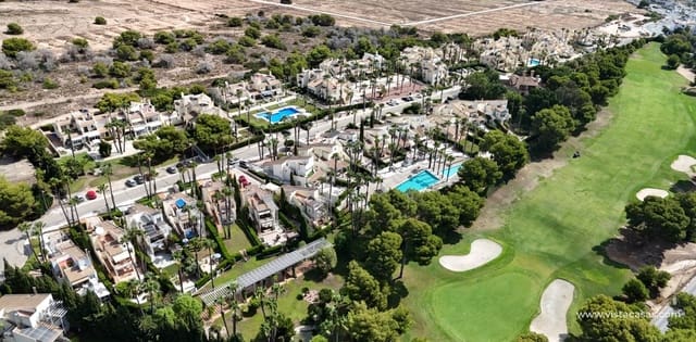 3 soverom Villa til salgs i Villamartin, Orihuela med svømmebasseng garasje - € 524 995 (Ref: 10006127)