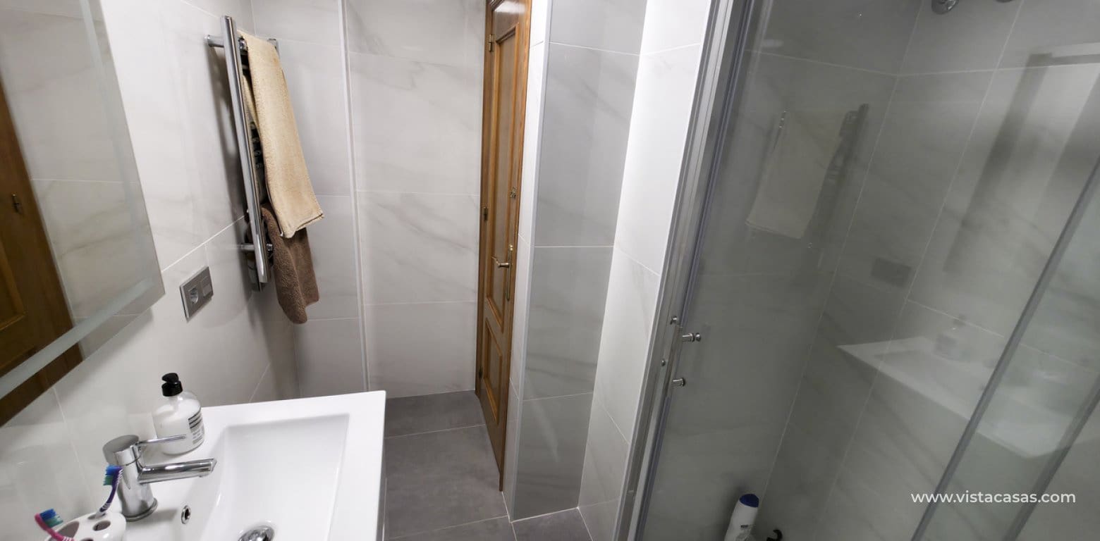 2 soveværelse Lejlighed til salg i Villamartin med swimmingpool - € 149.950 (Ref: 10009477)