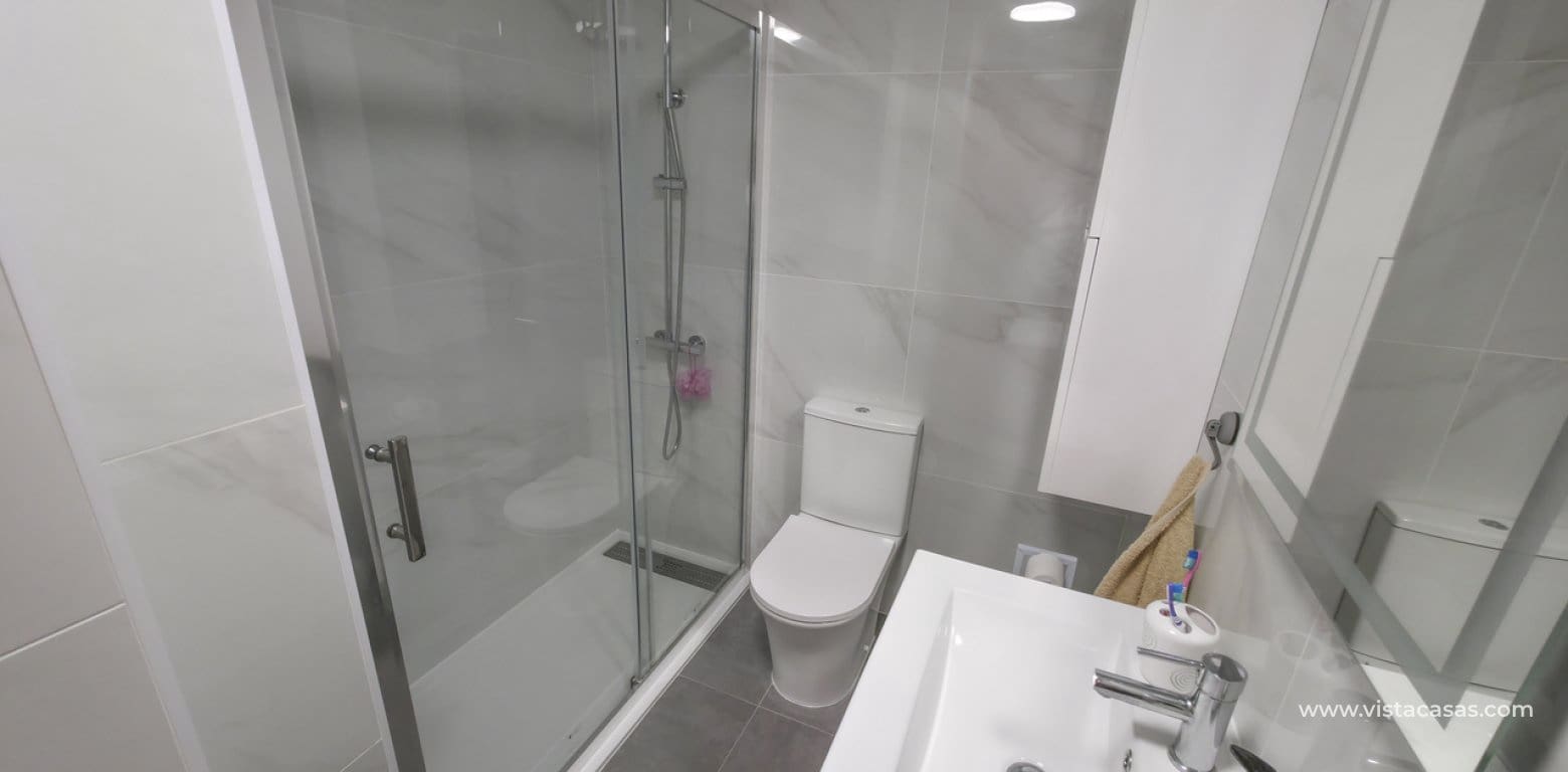 2 soveværelse Lejlighed til salg i Villamartin med swimmingpool - € 149.950 (Ref: 10009477)