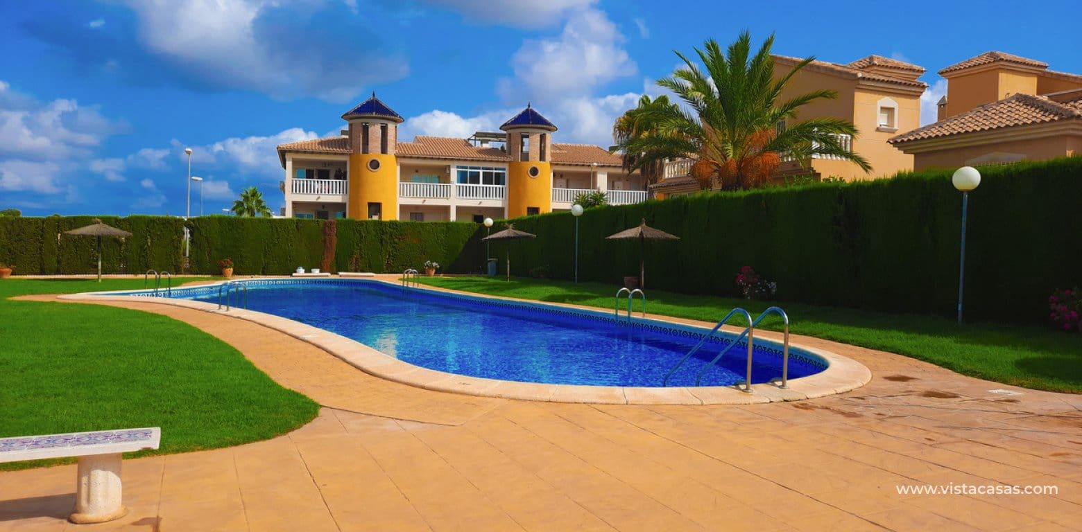 2 soveværelse Lejlighed til salg i Villamartin med swimmingpool - € 149.950 (Ref: 10009477)