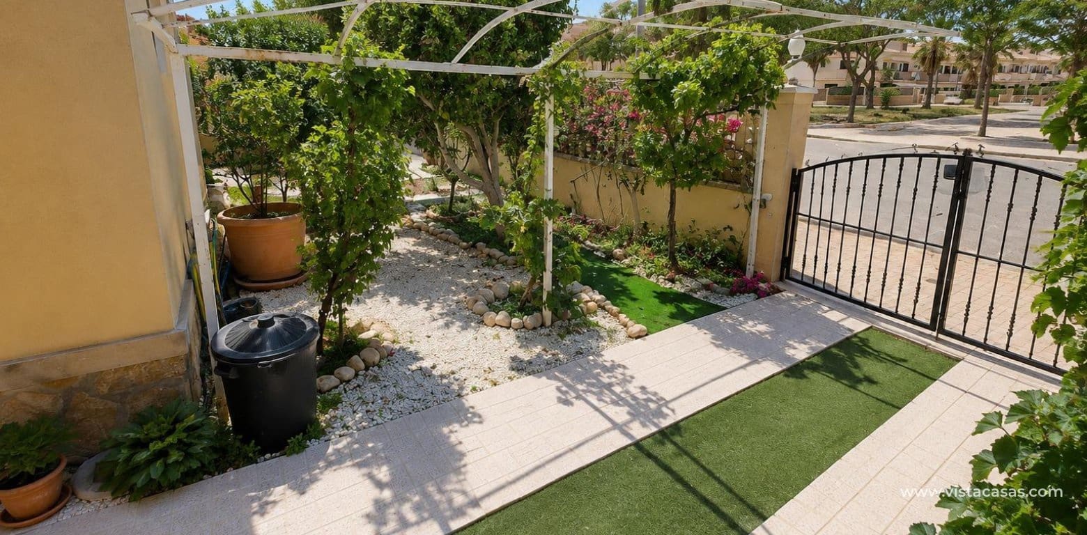 2 soveværelse Lejlighed til salg i Cabo Roig med swimmingpool garage - € 225.000 (Ref: 10014113)