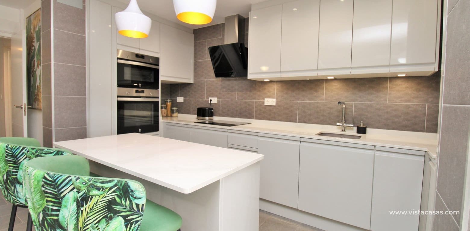 3 slaapkamer Bungalow te koop in Villamartin met zwembad - € 275.000 (Ref: 10045478)