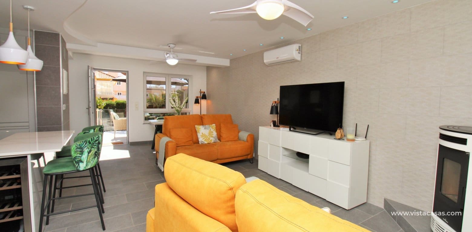 3 slaapkamer Bungalow te koop in Villamartin met zwembad - € 275.000 (Ref: 10045478)