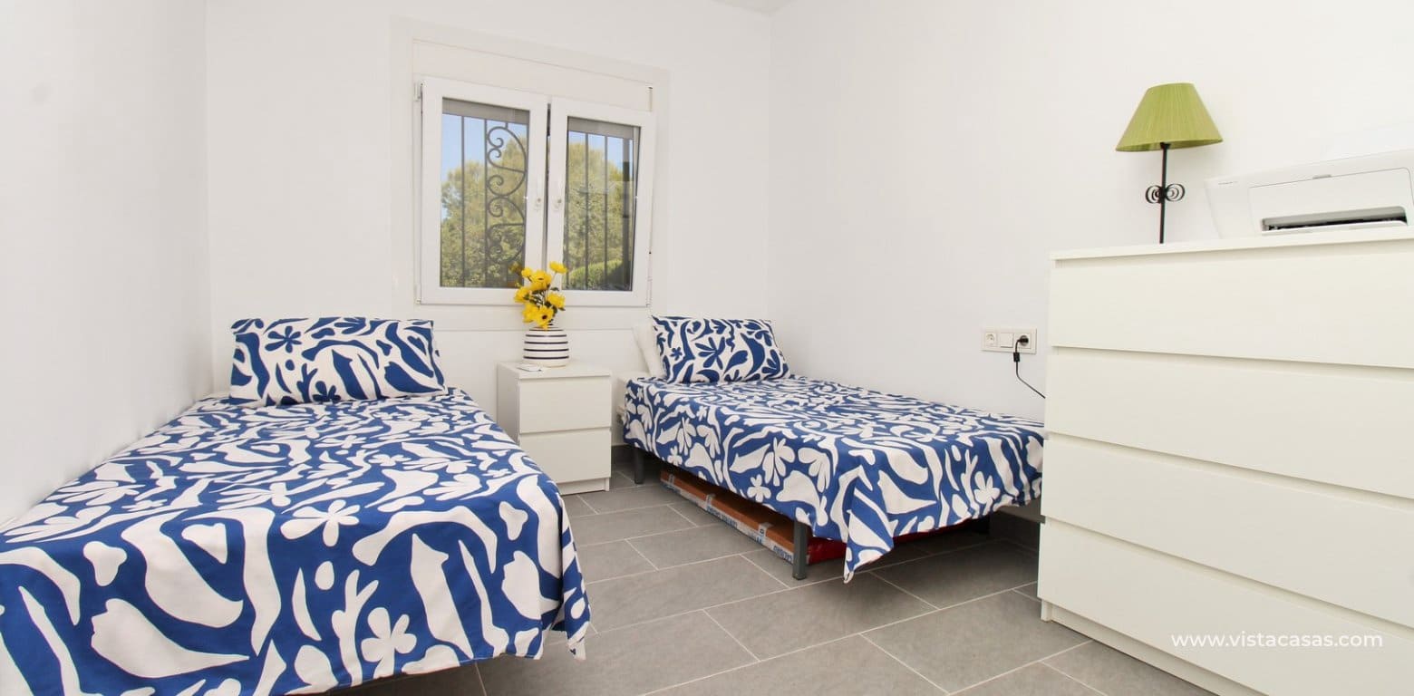 3 slaapkamer Bungalow te koop in Villamartin met zwembad - € 275.000 (Ref: 10045478)