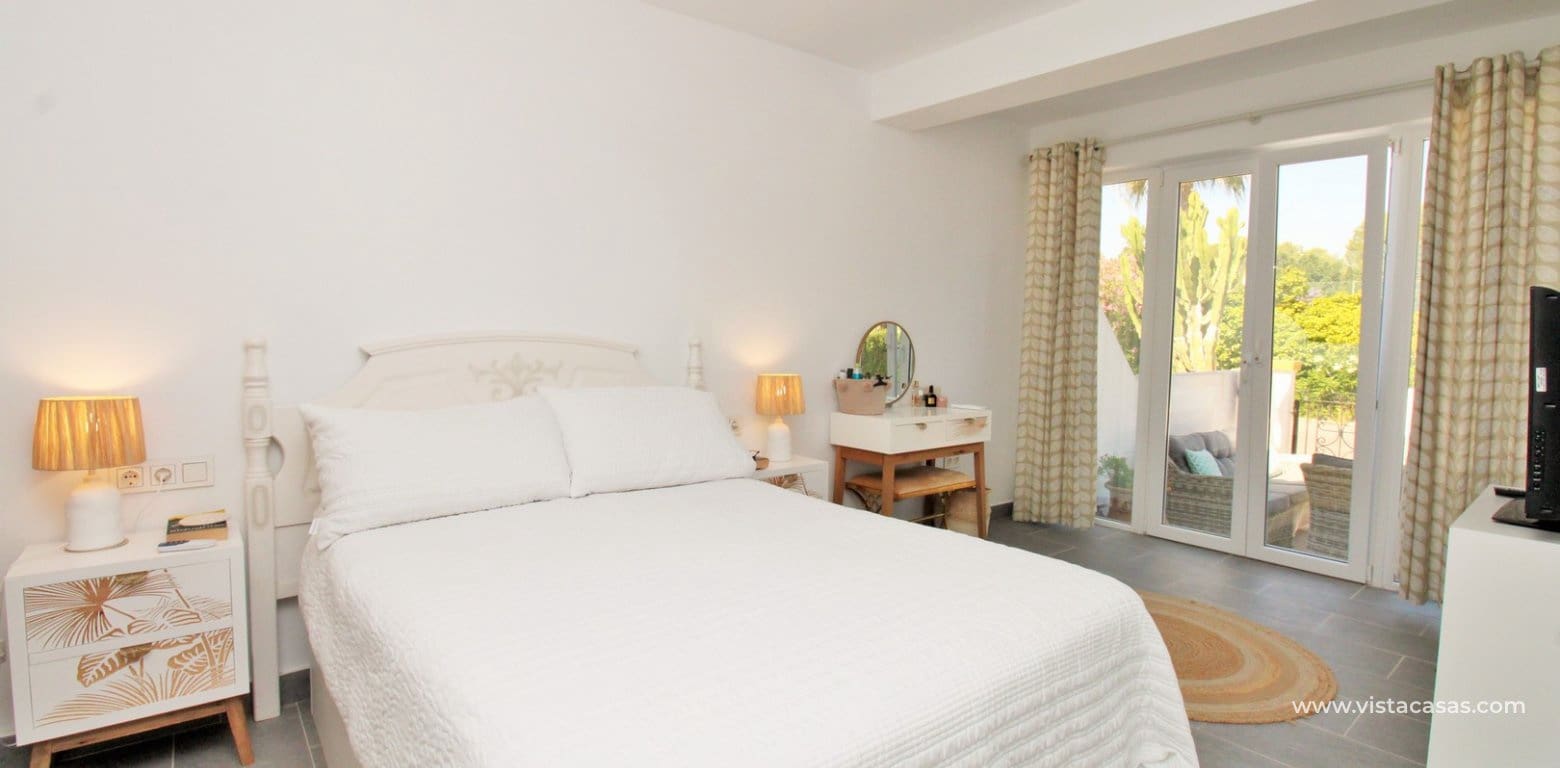 3 slaapkamer Bungalow te koop in Villamartin met zwembad - € 275.000 (Ref: 10045478)