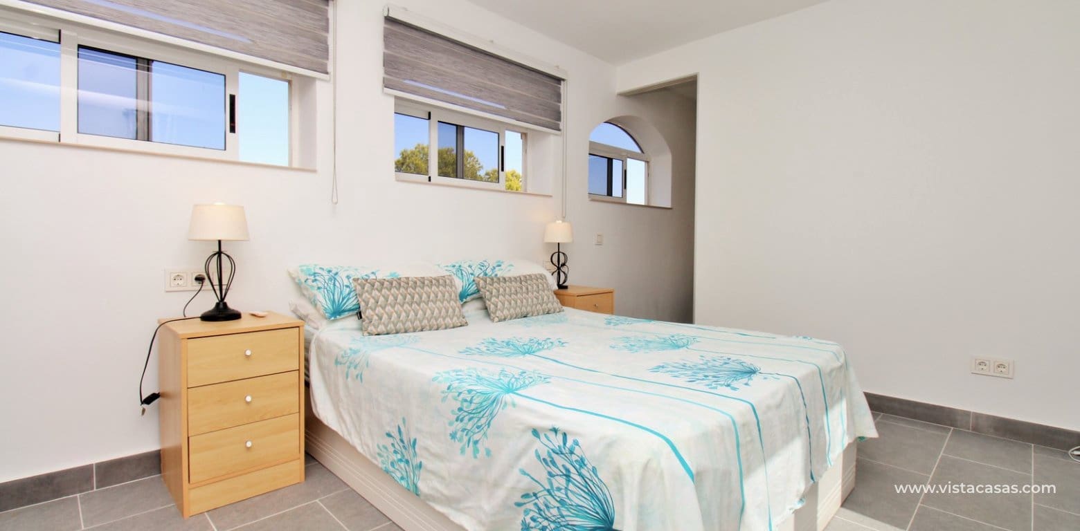 3 slaapkamer Bungalow te koop in Villamartin met zwembad - € 275.000 (Ref: 10045478)