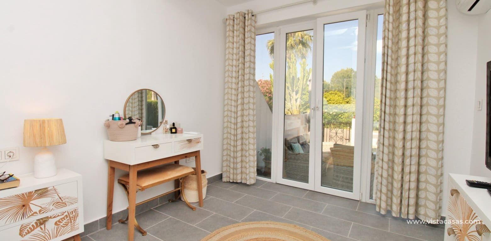 3 slaapkamer Bungalow te koop in Villamartin met zwembad - € 275.000 (Ref: 10045478)