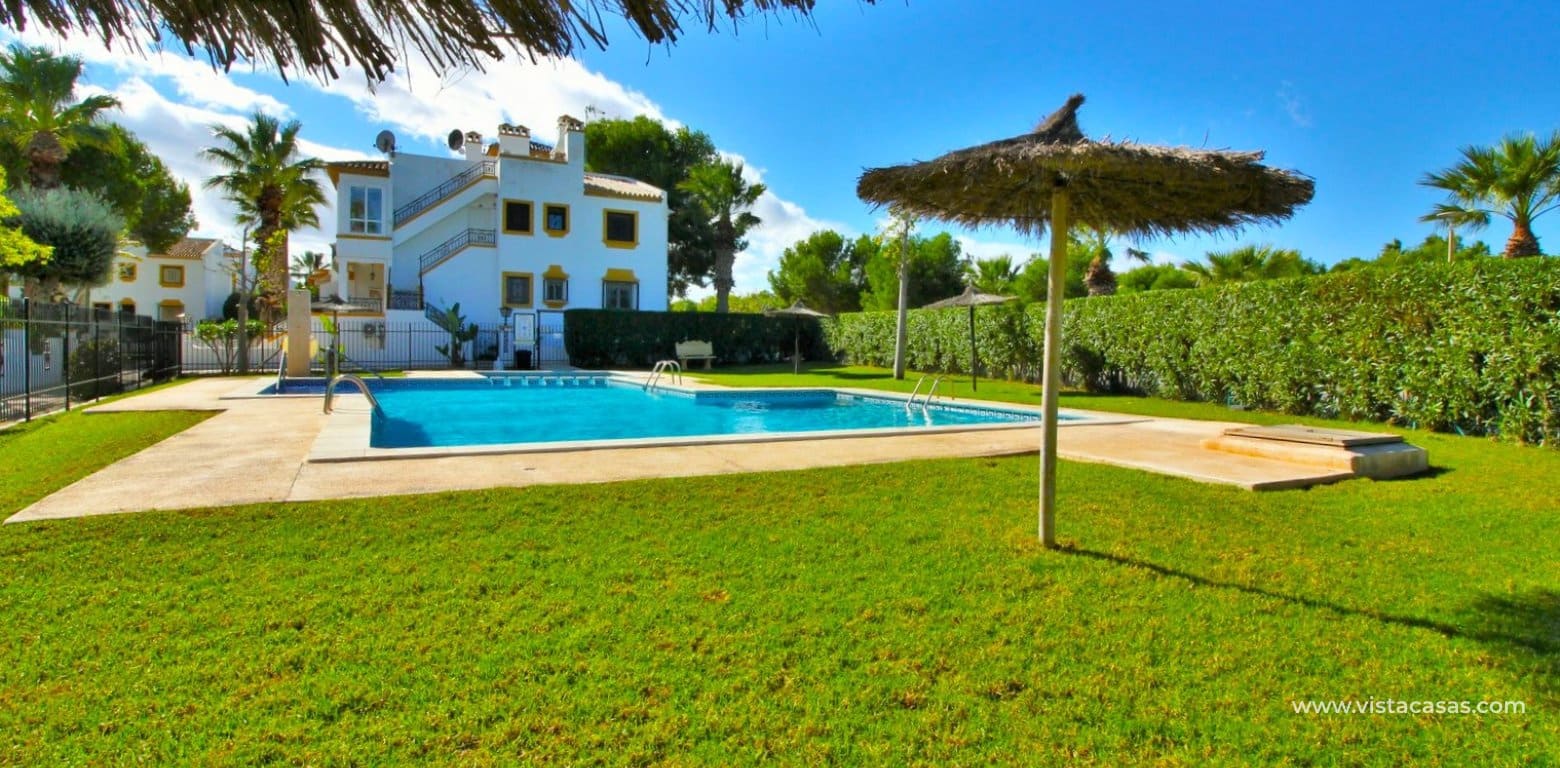 3 slaapkamer Bungalow te koop in Villamartin met zwembad - € 275.000 (Ref: 10045478)