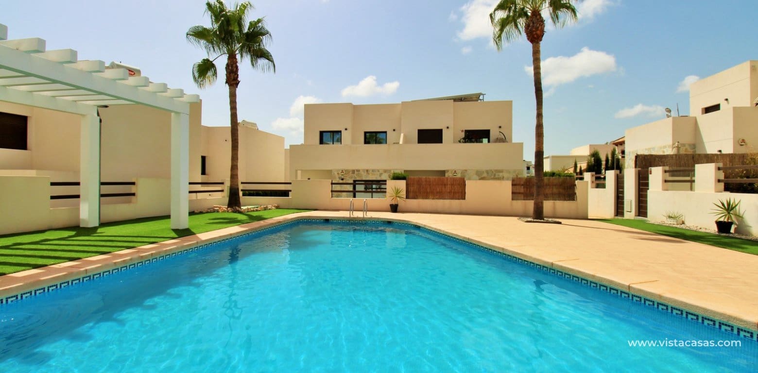 3 bedroom Townhouse for sale in Villamartin with pool - € 354,900 (Ref: 10046659)