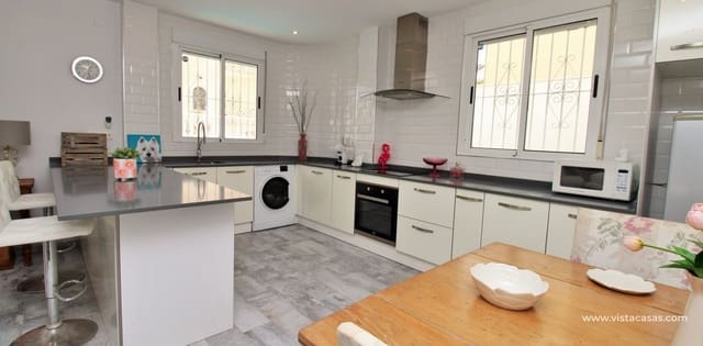 3 slaapkamer Villa te koop in Villamartin, Orihuela met zwembad - € 485.000 (Ref: 10046795)