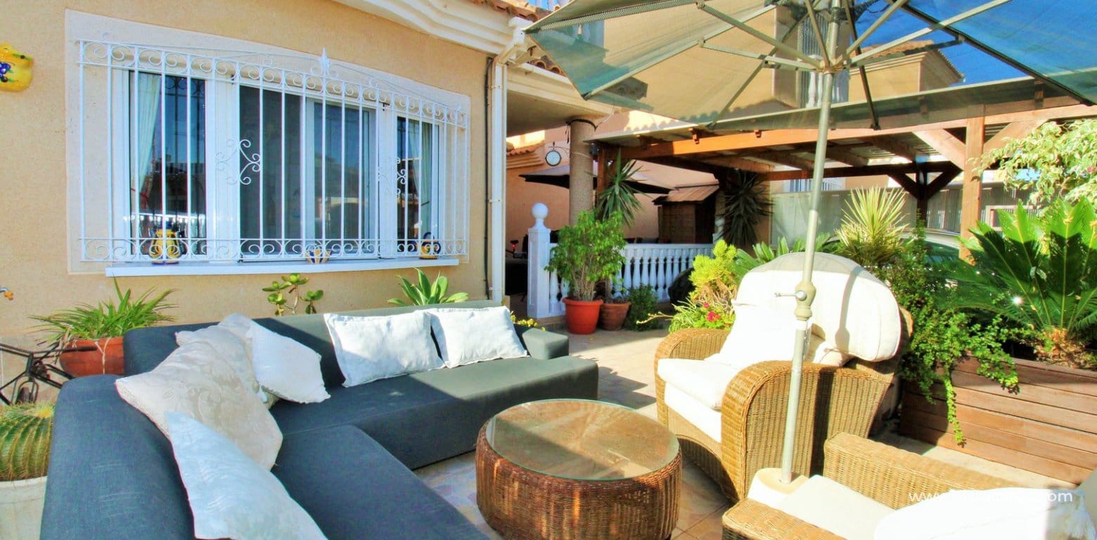 Chalet de 3 habitaciones en Playa Flamenca en venta con piscina garaje - 259.950 € (Ref: 10060618)