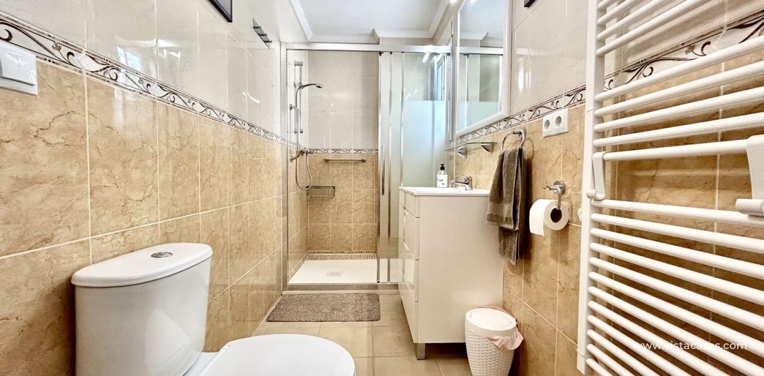 5 soverom Villa til salgs i Villamartin med svømmebasseng - € 269 000 (Ref: 10070200)