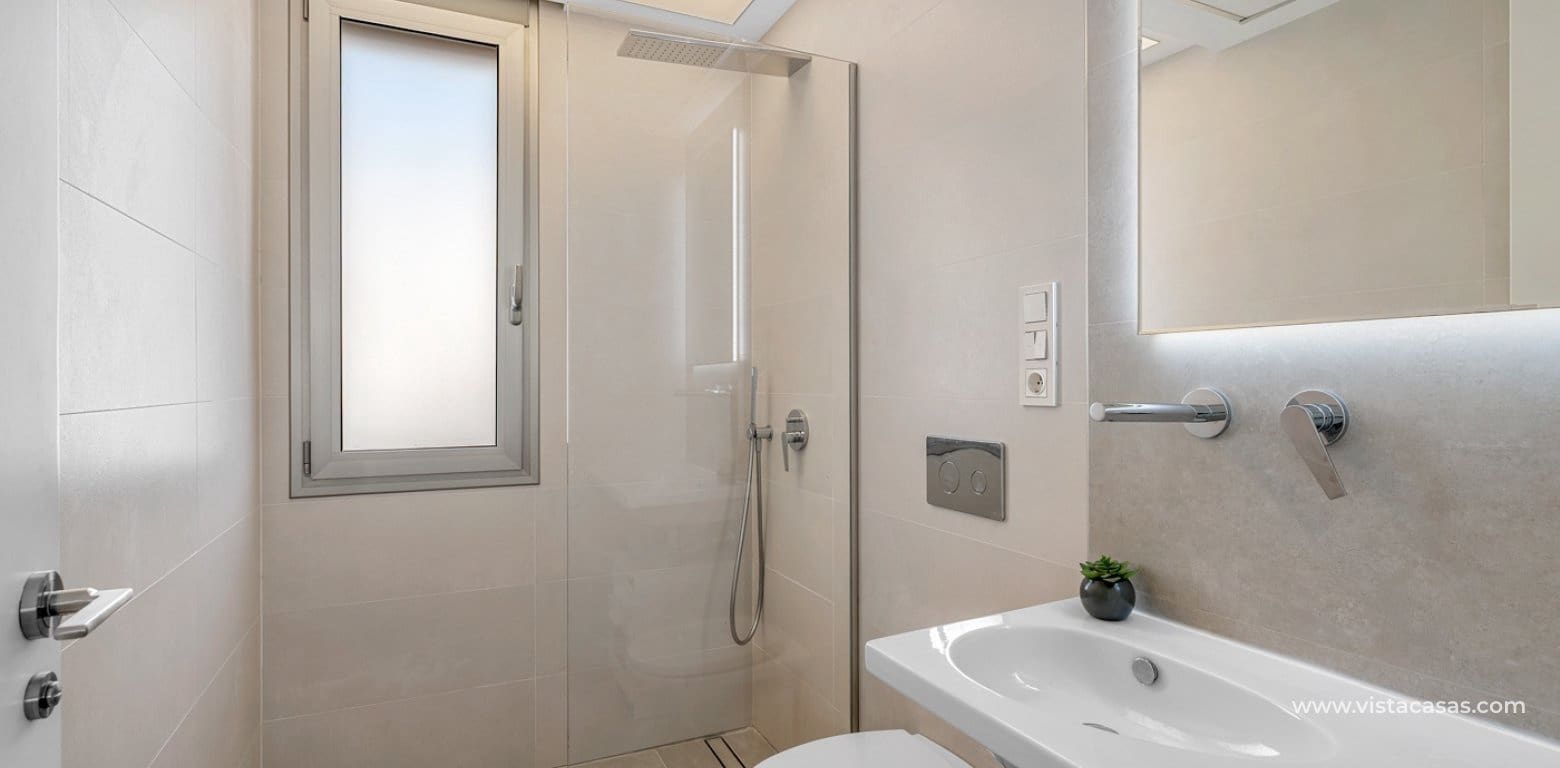 Chalet de 3 habitaciones en Villamartin en venta con piscina garaje - 429.000 € (Ref: 10070204)