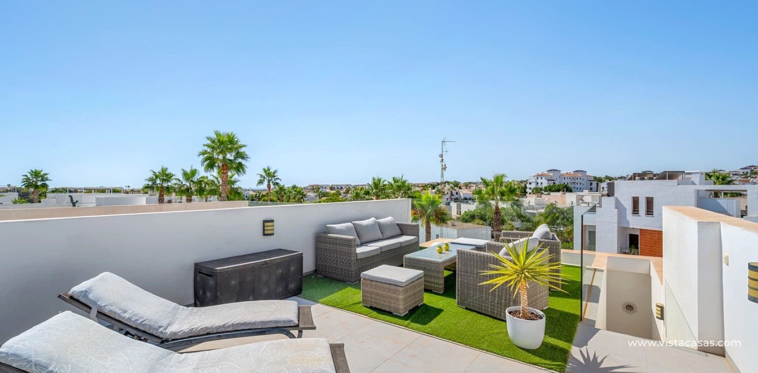 Chalet de 3 habitaciones en Villamartin en venta con piscina garaje - 429.000 € (Ref: 10070204)