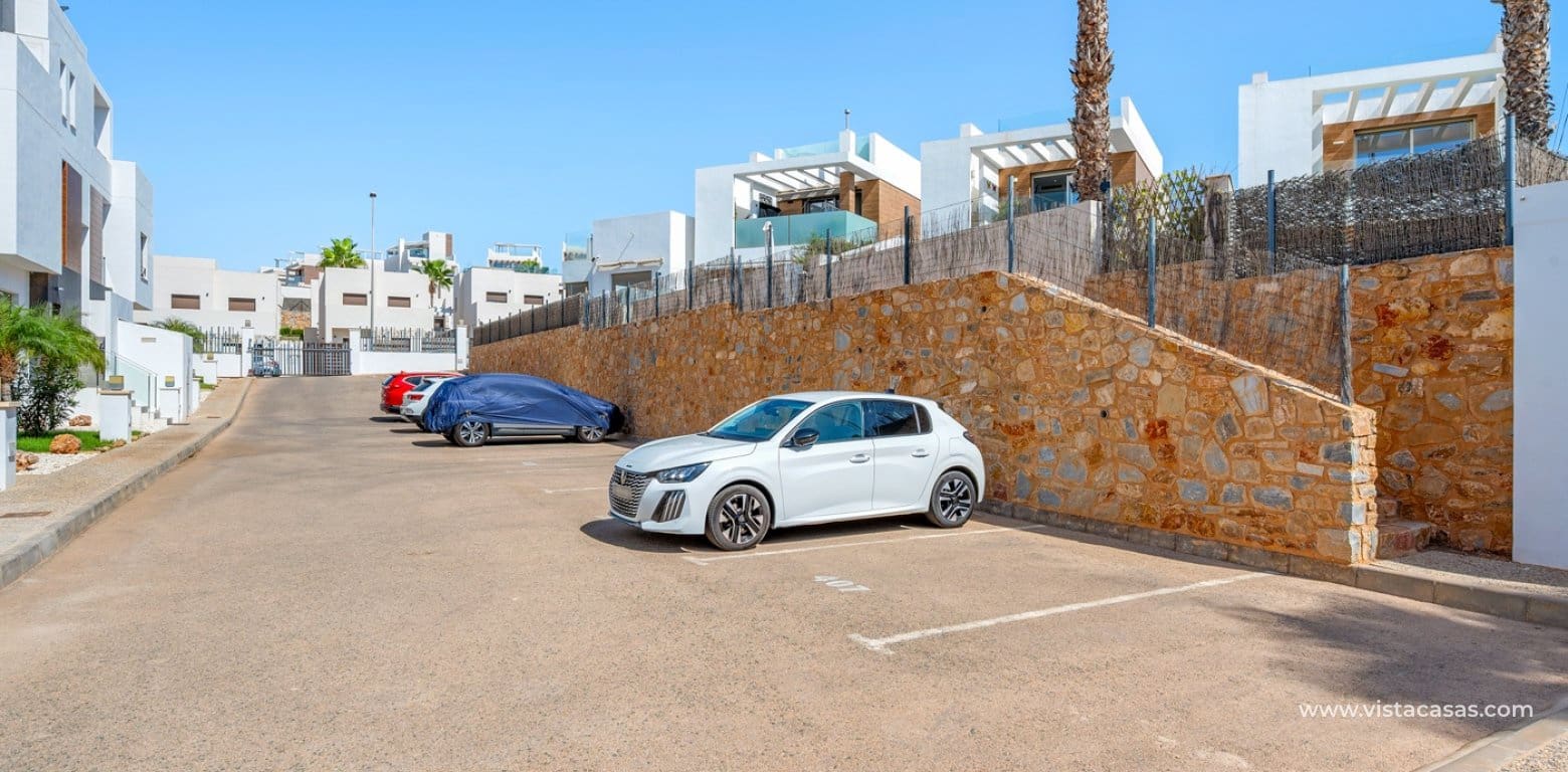 Chalet de 3 habitaciones en Villamartin en venta con piscina garaje - 429.000 € (Ref: 10070204)