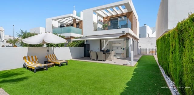 Chalet de 3 habitaciones en Villamartin, Orihuela en venta con piscina garaje - 429.000 € (Ref: 10070204)