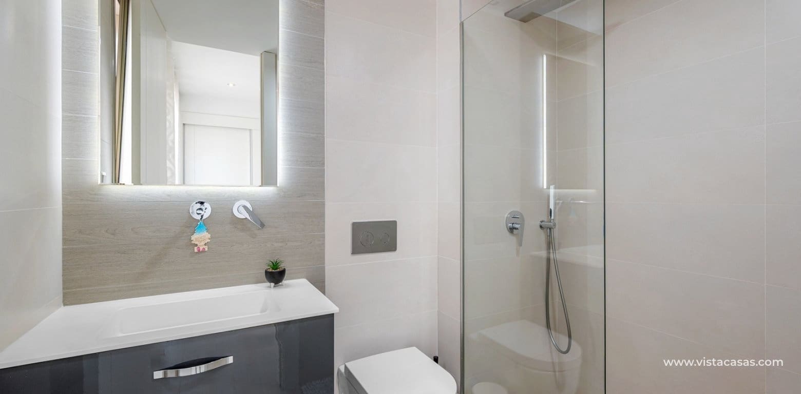 Chalet de 3 habitaciones en Villamartin en venta con piscina garaje - 429.000 € (Ref: 10070204)
