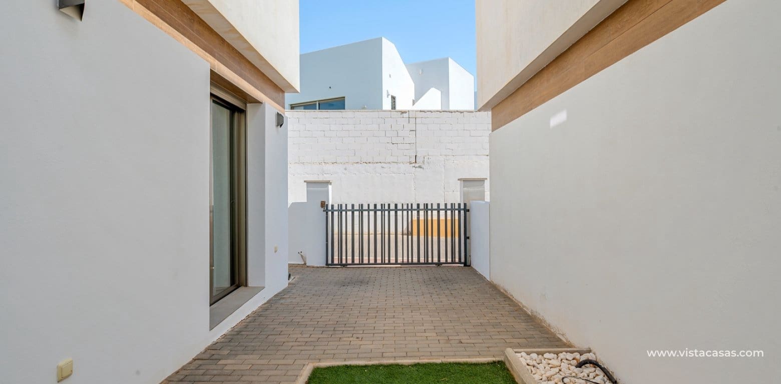 Chalet de 3 habitaciones en Villamartin en venta con piscina garaje - 429.000 € (Ref: 10070204)