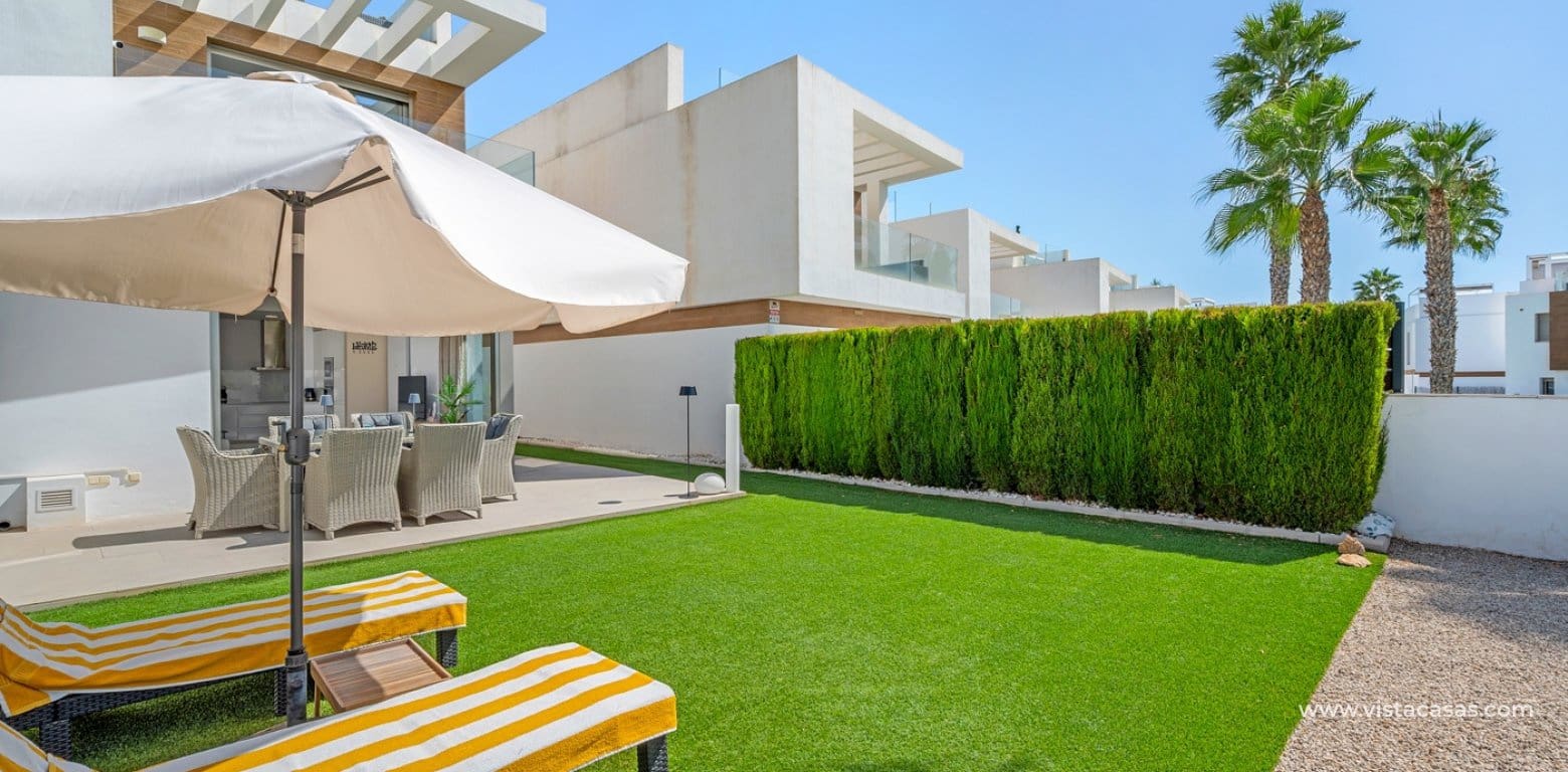 Chalet de 3 habitaciones en Villamartin en venta con piscina garaje - 429.000 € (Ref: 10070204)