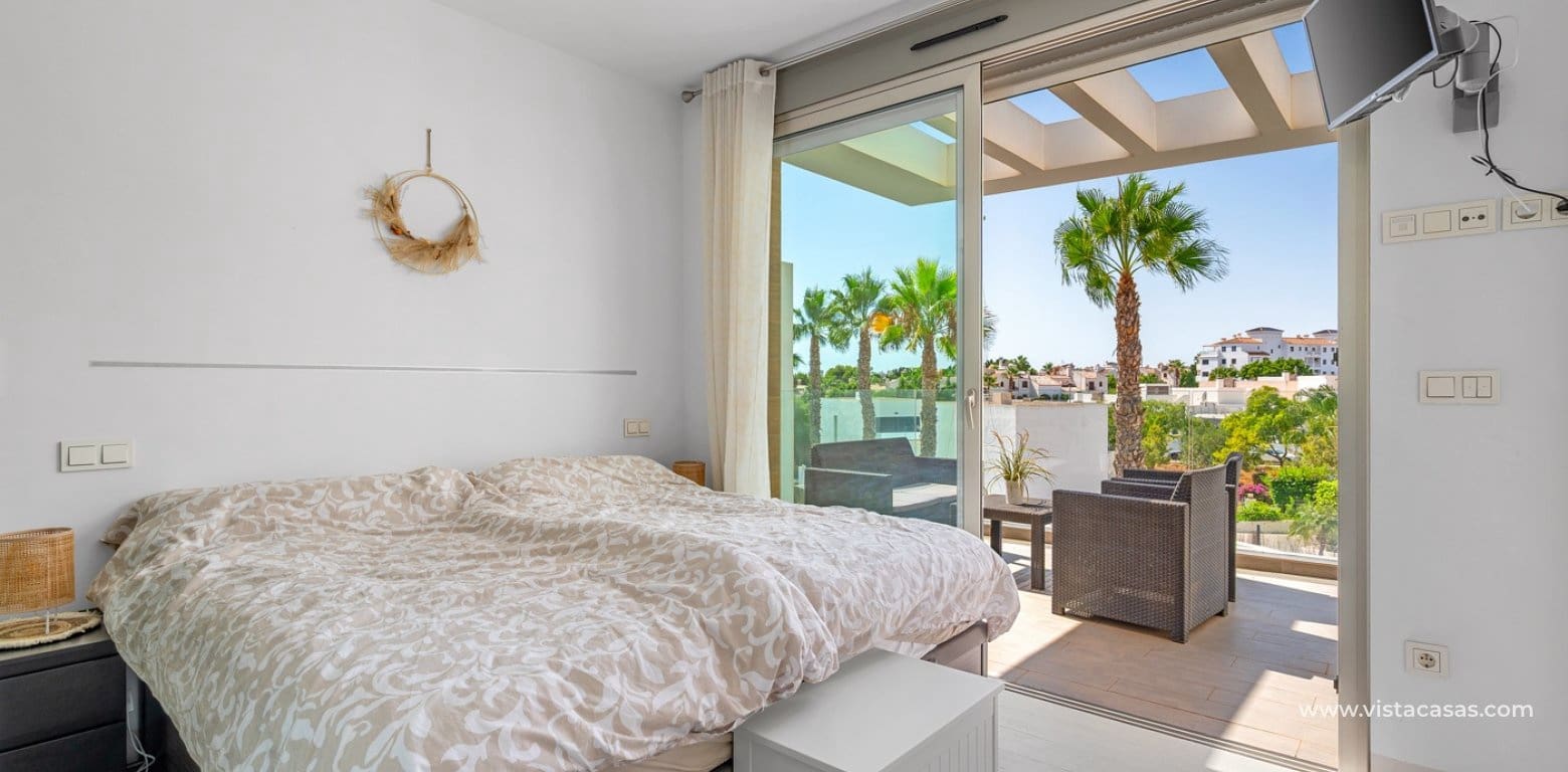 Chalet de 3 habitaciones en Villamartin en venta con piscina garaje - 429.000 € (Ref: 10070204)