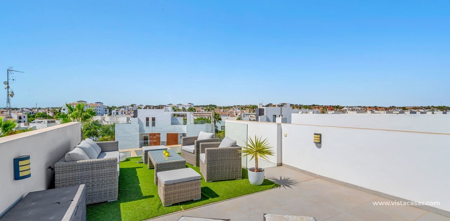 Chalet de 3 habitaciones en Villamartin en venta con piscina garaje - 429.000 € (Ref: 10070204)