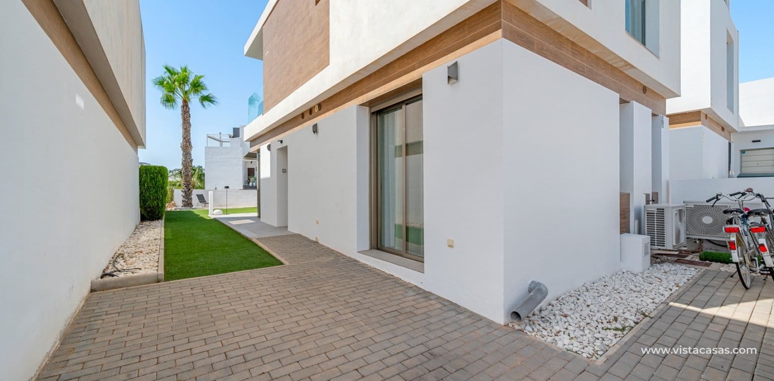 Chalet de 3 habitaciones en Villamartin en venta con piscina garaje - 429.000 € (Ref: 10070204)