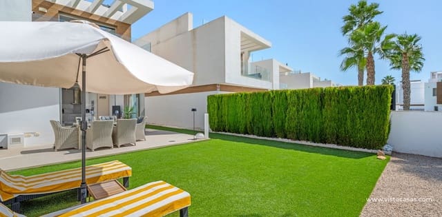 Chalet de 3 habitaciones en Villamartin, Orihuela en venta con piscina garaje - 429.000 € (Ref: 10070204)