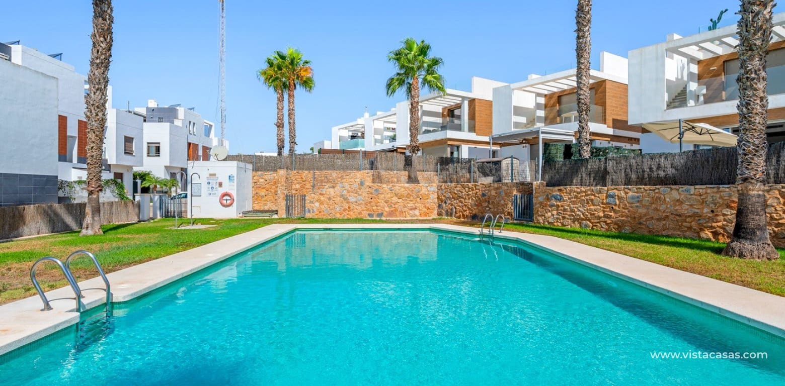 Chalet de 3 habitaciones en Villamartin en venta con piscina garaje - 429.000 € (Ref: 10070204)