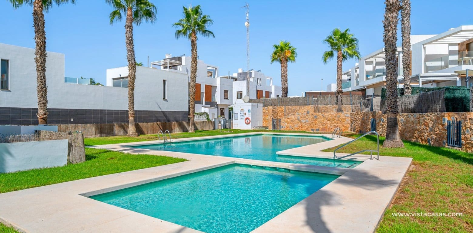 Chalet de 3 habitaciones en Villamartin en venta con piscina garaje - 429.000 € (Ref: 10070204)