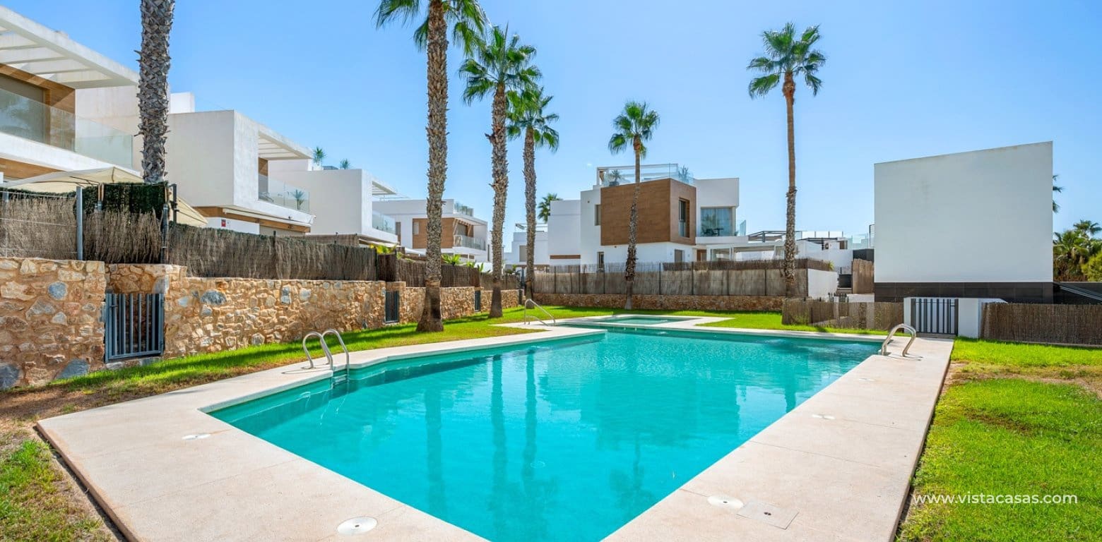 Chalet de 3 habitaciones en Villamartin en venta con piscina garaje - 429.000 € (Ref: 10070204)