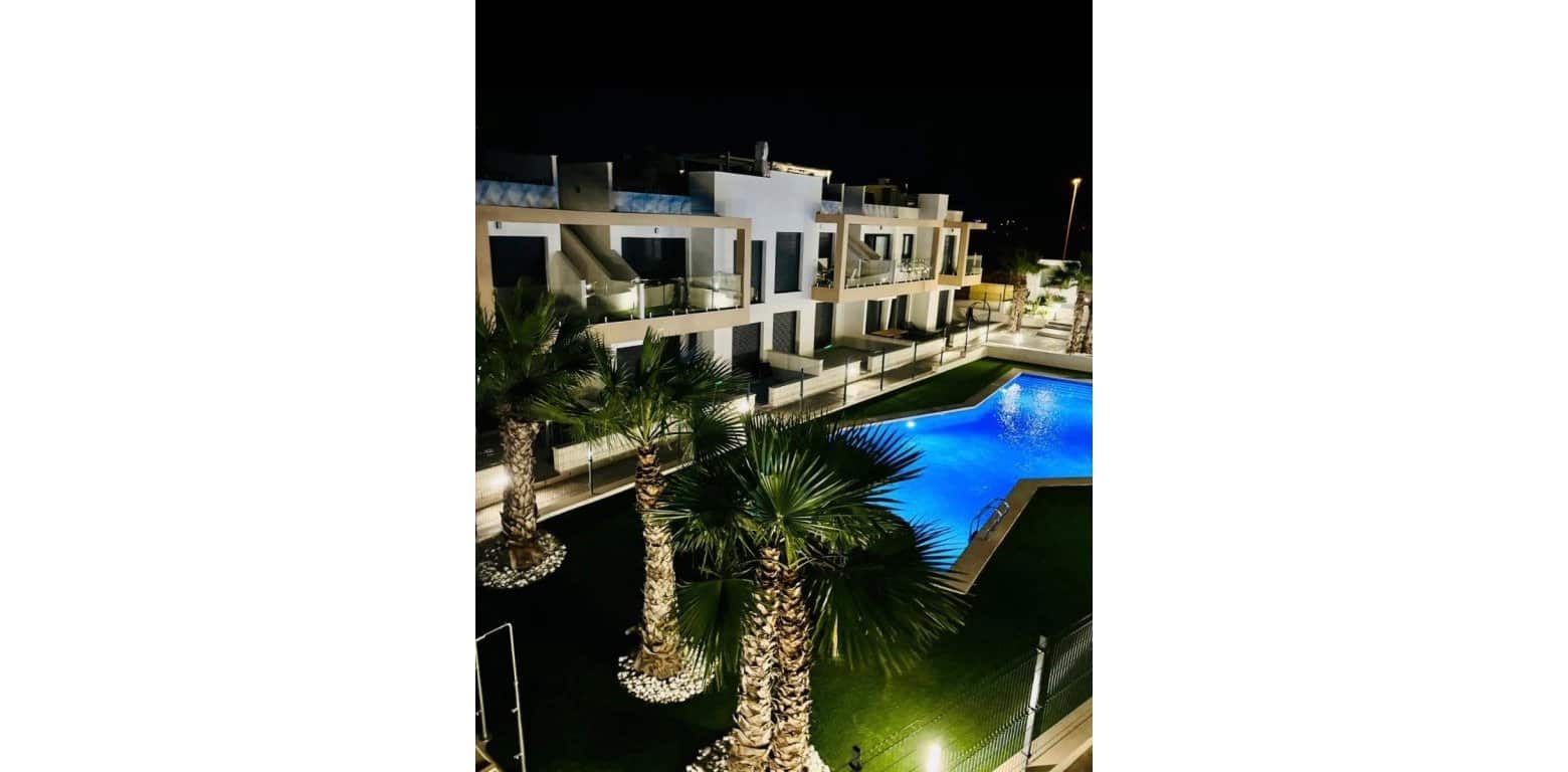 2 Zimmer Apartment zu verkaufen in Villamartin mit Pool Garage - 279.000 € (Ref: 10070205)